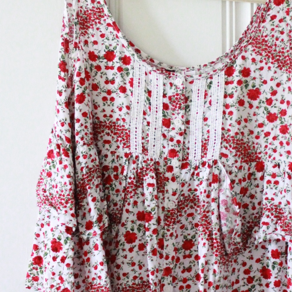 H&M Divided Size 6 Rose Crop Top